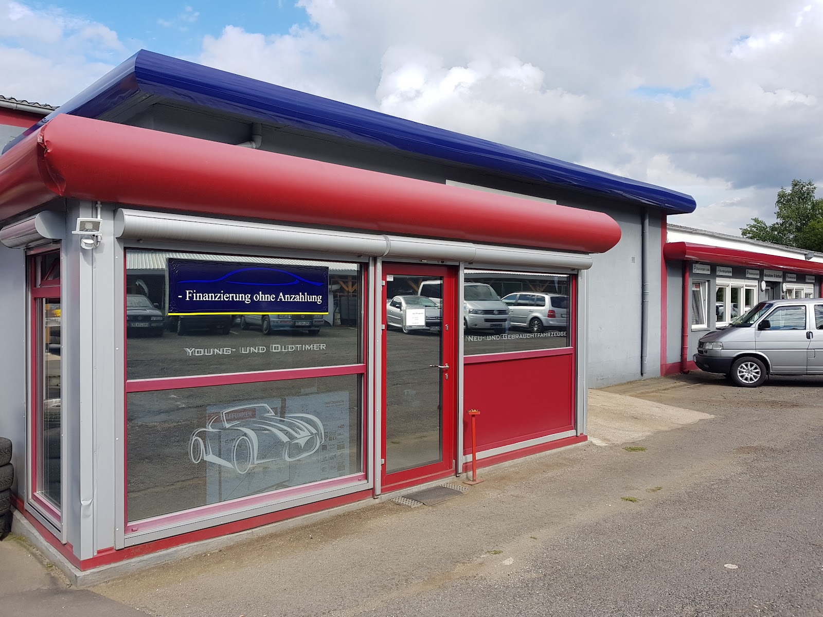 Autohaus J.S-Automobile in Bad Ems, Ladenfront mit Hinweis auf Finanzierung ohne Anzahlung